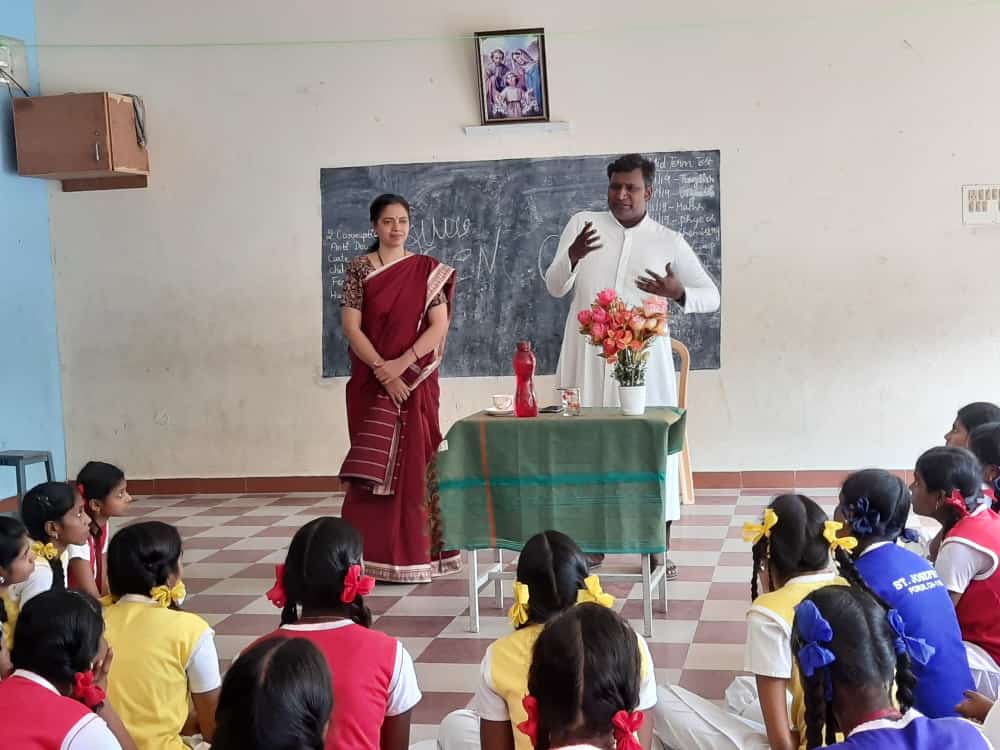 Founding Member Mrs Geetha Madhu being felicitated by Fr Rajan Thomas, Correspondent St. Joseph School chennai